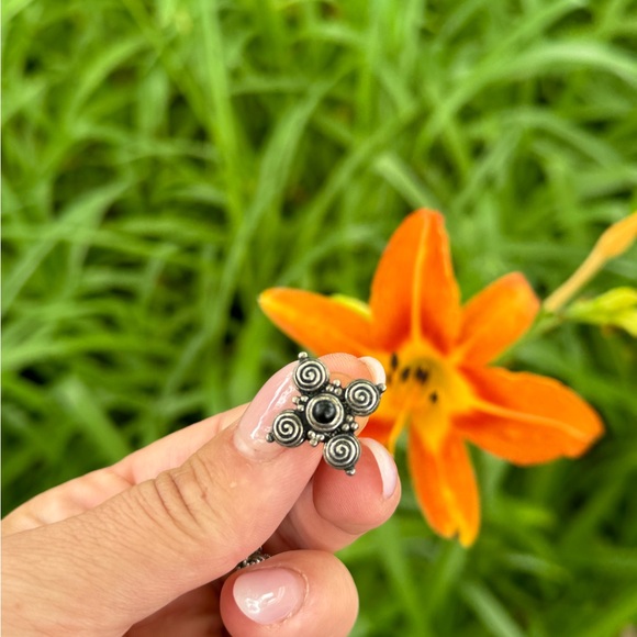 Caroline Ballou 925 Sterling silver and 18K yellow gold posts with onyx earrings - Picture 11 of 14